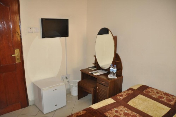 Rich Hotel image 9
